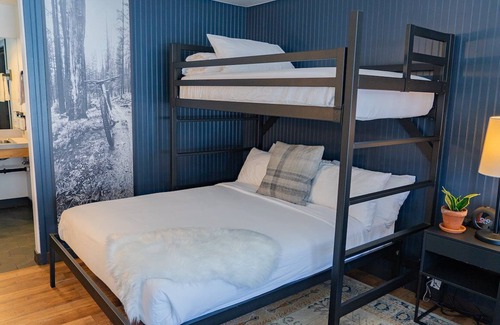 Winter Park Hotel | Relaxing Mountain Retreat Ideal for Couple Stay | Skiing or Hike Nearby
