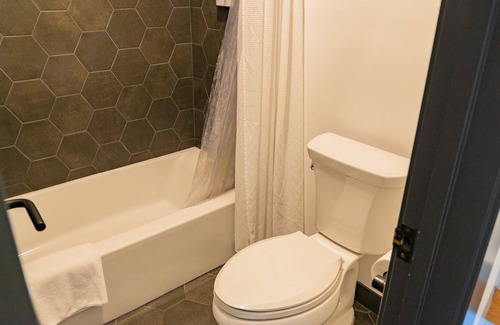 Winter Park Hotel | Relaxing Mountain Retreat Ideal for Couple Stay | Skiing or Hike Nearby