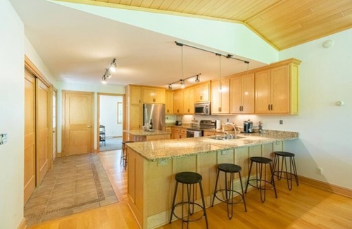 Maple Grove Casa | Relaxing Neighborhood Close To Trails, Parks, Lakes, Shops, Restaurants & More!