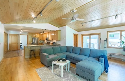 Maple Grove Casa | Relaxing Neighborhood Close To Trails, Parks, Lakes, Shops, Restaurants & More!