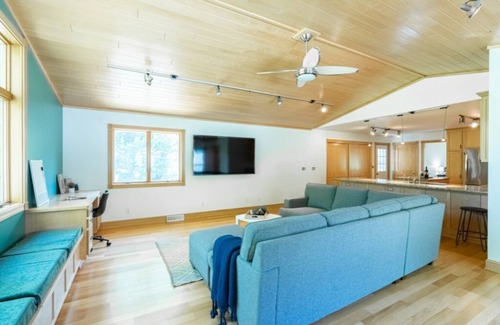 Maple Grove Casa | Relaxing Neighborhood Close To Trails, Parks, Lakes, Shops, Restaurants & More!