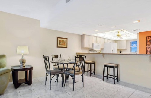Port Orange Apartamento | Relaxing Ocean Condo Steps from the Beach