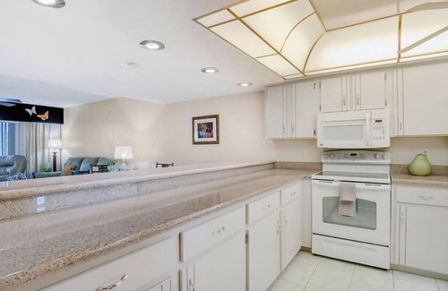 Port Orange Apartamento | Relaxing Ocean Condo Steps from the Beach