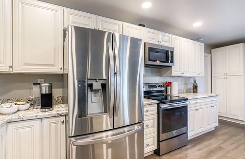 Tempe Casa | Relaxing Oasis! 5 bedroom 3 bath with Pool