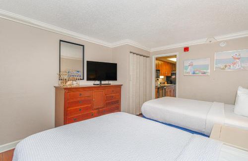 Downtown Myrtle Beach Complejo | Relaxing Oceanfront Condo - Holiday Pavilion 211