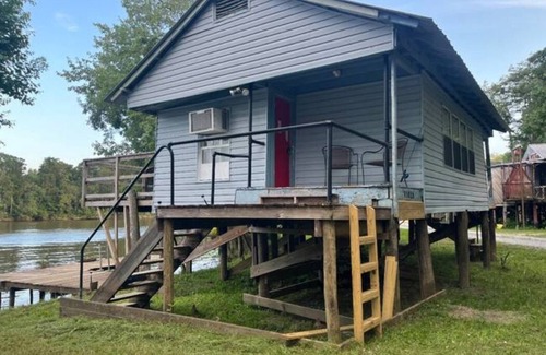 Vancleave Casa | Relaxing on the River