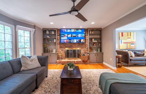 Dunwoody Casa | Relaxing Open-Air Home with Sunroom & Forest Views