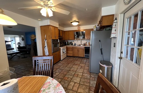 Ormond Shores Estates Casa | Relaxing Ormond Beach House and Indoor Fireplace 5 minutes to the beach!