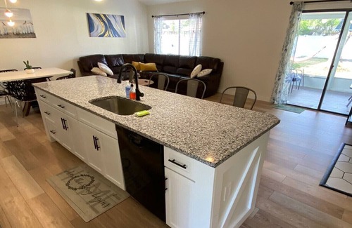 Sandalwood Casa | Relaxing pool in Jacksonville, FL. 3 Bedroom 3 bathrooms , wifi & free parking.
