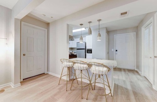 Pleasant Valley Apartamento | Relaxing Pool Spacious 4BR 4BA Close to Everything