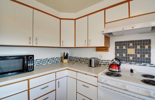 Poulsbo Casa | Relaxing Poulsbo Duplex w/ Liberty Bay Views!