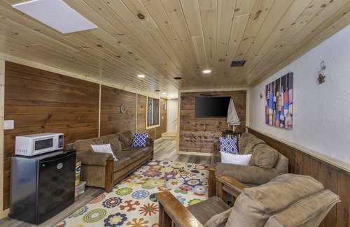 Eagle River Casa | Las semanas de otoño y los fines de semana todavía están disponibles. ¡Consulta sobre las ofertas especiales de otoño e invierno!