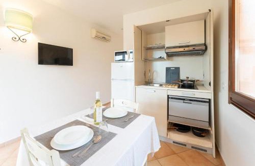 Aglientu Apartamento | Relaxing Residence Baia dei Mirti B4 1 Bedroom Apartment Sleeps 4 -Bilo 4