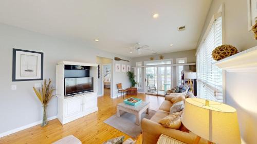Litchfield by the Sea Villa | Relaxing Retreat by the Lake