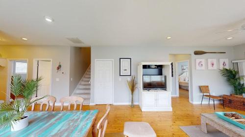 Litchfield by the Sea Villa | Relaxing Retreat by the Lake