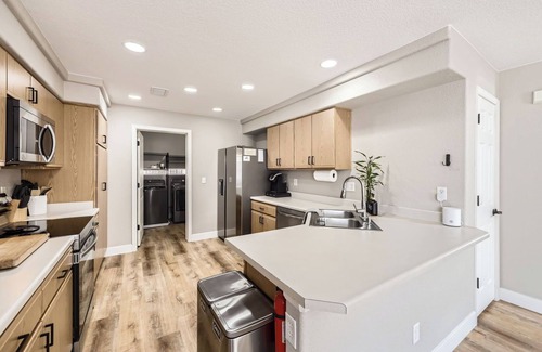 Green Valley Ranch Casa | Relaxing Retreat Near Airport-Hot Tub-Fire Pit