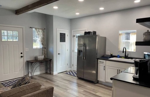 New Hill Apartamento | Relaxing Retreat Near Jordan Lake