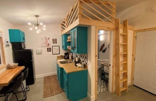 College Grove Casa | Relaxing Retreat, Farm Fresh Eggs & Pond Sunsets