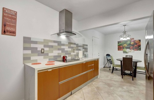 Pembroke Pines Casa | Relaxing Retreat 2BR Oasis w/ Pool and Outdoor BBQ