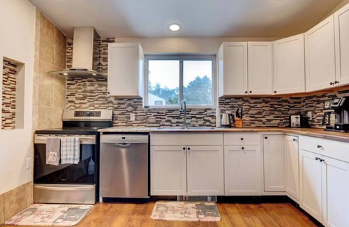 Bloomfield Apartamento | Relaxing Retreat w/Sweet Yard!