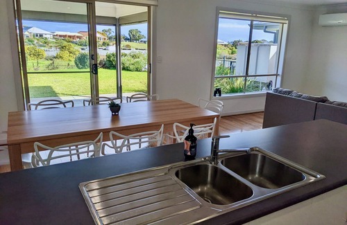 Nangkita Casa | Relaxing Riverview Home - A Quiet Getaway