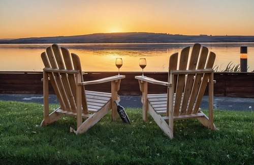 Boardman Casa | Relaxing Riverfront Unit with Kitchenette! FREE Parking, Outdoor Pool!