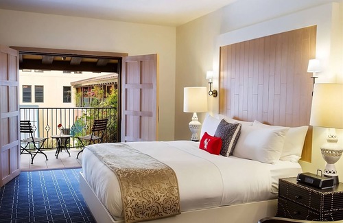 San Jose Hotel | Relaxing Room in Covetable Santana Row! W/ Valet Parking, Outdoor Pool!