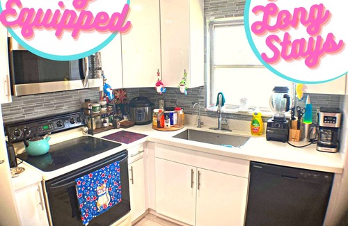 Boynton Beach Casa | Relaxing Room near Beach, Shopping, Dining & Fun! +Kitchen & Laundry