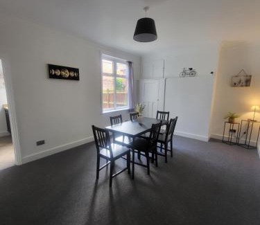 Hythe Casa | Relaxing Seaside Stay 3-Bed Home Minutes from Hythe Beach