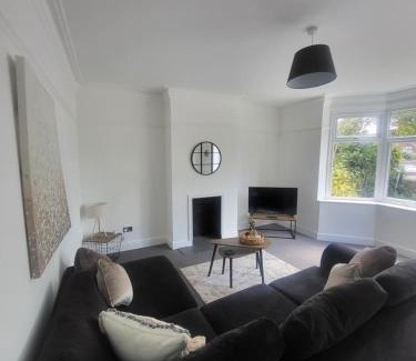 Hythe Casa | Relaxing Seaside Stay 3-Bed Home Minutes from Hythe Beach