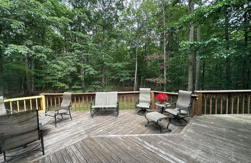 Saint Andrews Casa | Relaxing, spacious home nestled in the woods and near Sewanee's main campus.