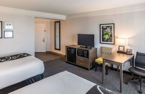 Ahwatukee Foothills Casa | Relaxing Stay! 4 Convenient Units, Free Breakfast, Pool, Pets Allowed