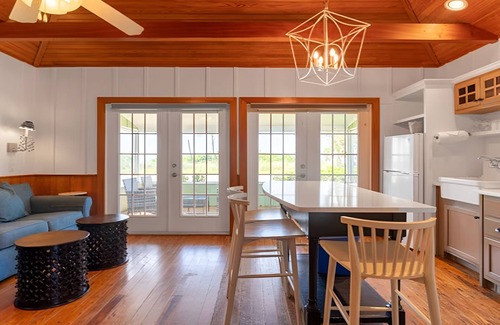 Captiva Hotel | Relaxing Stay! Beach View Cottage w/Porch | Onsite Outdoor Pools | Free Parking