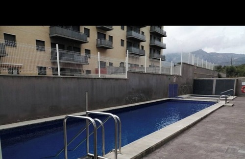 Sant Carles de la Rapita Apartamento | Relaxing stay with panoramic Delta and harbour views.