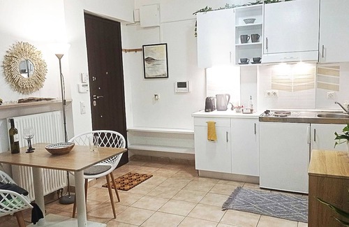 Kifisia Apartamento | Relaxing Studio Apt 1 min to Highway Parking