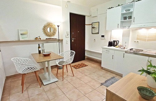 Kifisia Apartamento | Relaxing Studio Apt 1 min to Highway Parking