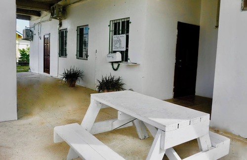 Ciudad de Belice Apartamento | Relaxing Studio w SeaView Pool & Deck near Airport