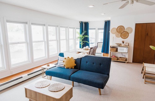 Elkader Apartamento | Relaxing Suite A “The Sweetest Suites on the River” on Historic Main Street