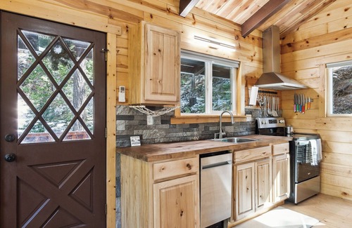 Arnold Cabina | Relaxing Swiss Chalet-Style Cabin