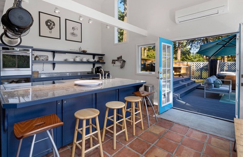 Friday Harbor Casa | Relaxing two-bedroom, hot tub, pet friendly (HH)