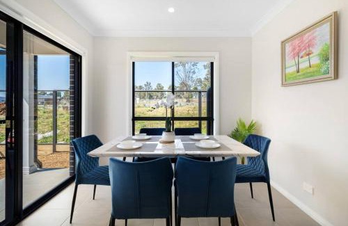 Austral Casa | Relaxing Two-Level Retreat in Austral, NSW