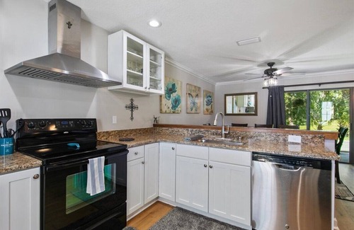 Palm Valley Casa | Relaxing two bedroom waterfront home near beaches
