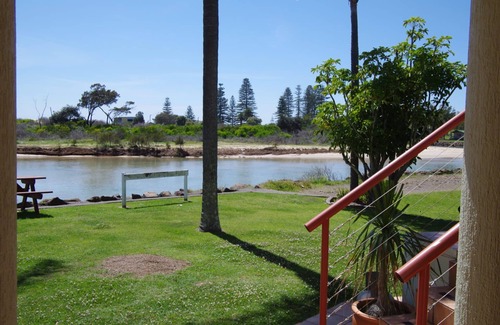 Crescent Head Apartamento | RELAXING WATER FRONTAGE APARTMENT