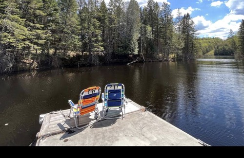 Bowman Cabaña | Relaxing waterfront with hot tub and game room