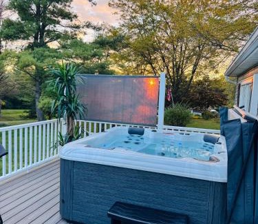 Athens Casa | Relaxing with Hot Tub - Pond Front & Outdoor Fire Place Upstate - Catskills