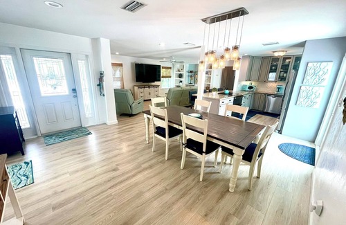 Downtown Casa | "RELAXMORE IN PARADISE" Sarasota Getaway with Private Salt-Water Pool