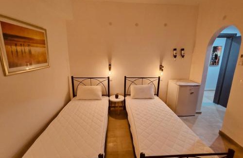 Ag. Georgios Cama Y Desayuno | Relaxrooms, room with 2 single beds