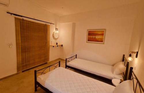 Ag. Georgios Cama Y Desayuno | Relaxrooms, room with 2 single beds