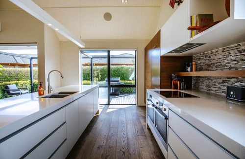 Wanaka Casa | Release NZ - Black Peak View