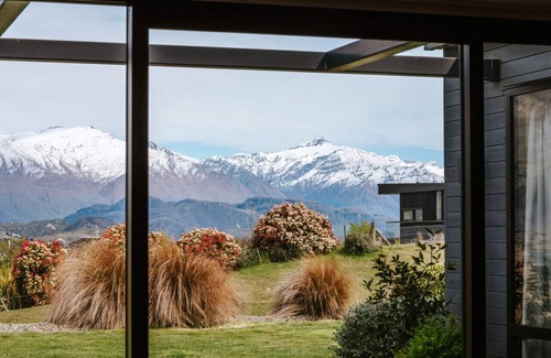 Wanaka Casa | Release NZ - Black Peak View